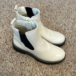 Kohl’s Black & White Boots (NEVER WORN/ BRAND NEW)